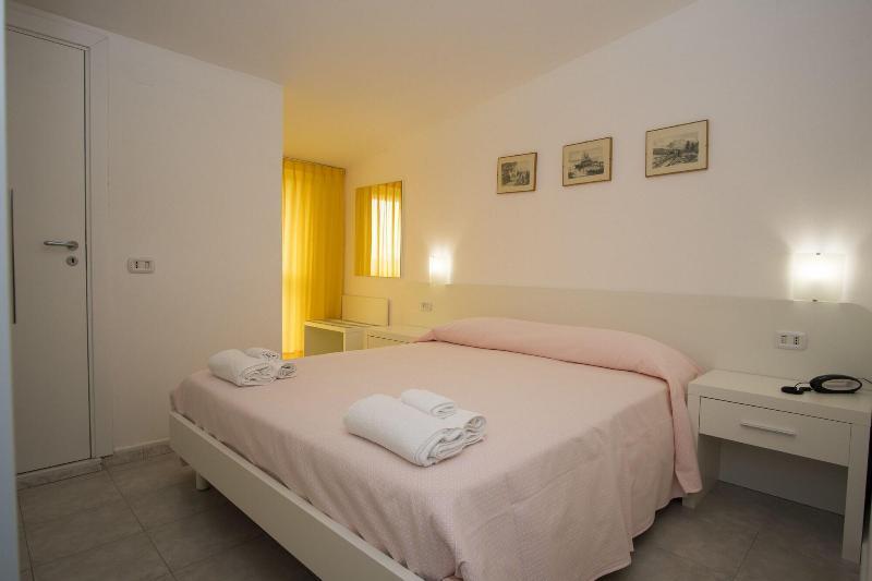 Delfino Hotel Marina di Camerota Kültér fotó